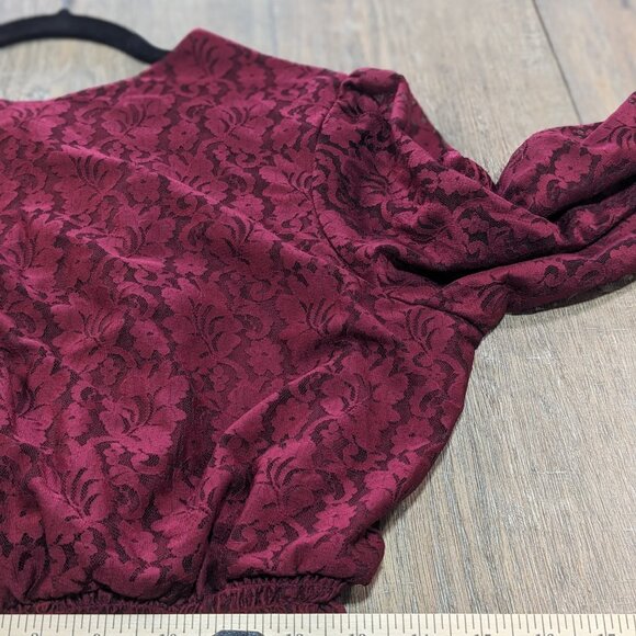 Burgundy Red Lace Long Ruffle Sleeve Cottagecore
Winter looks - Picture 6 of 8